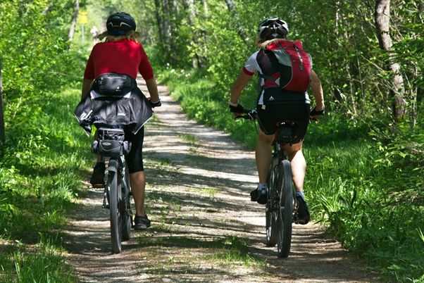 Schönes Radtouren rund um und in Hamburgs Natur 