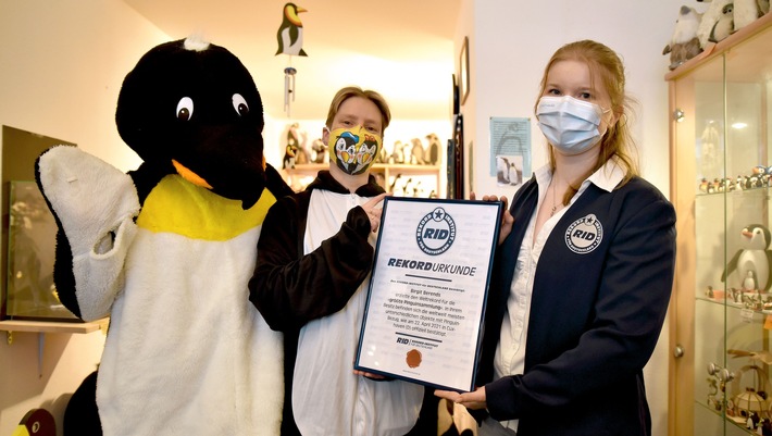 offizieller-rid-weltrekord-in-cuxhaven-pinguin-museum-erh-ht-bestleistung-f-r-gr-te-pinguinsammlung- | Foto: Oliver Klesy