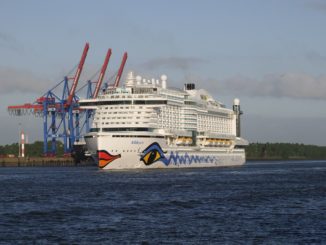 Eine AIDA auf der Elbe