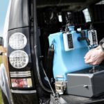Händewaschen unterwegs mit LAVESE - dem mobilen Waschbecken. (© aquanesa solution GmbH)
