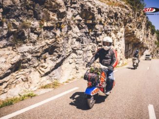 Auf der Vespa unterwegs in der Provence (© SIP Scootershop)