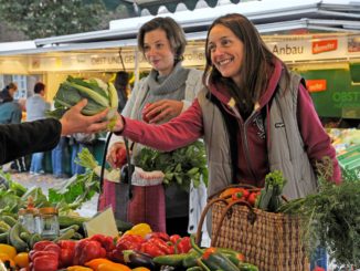 Frisch und gesund auf dem Wochenmarkt einkaufen