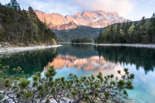 Zugspitze und Eibsee gehören 2022 zu den Top-Reisezielen in De | Zugspitze und Eibsee gehören 2022 zu den Top-Reisezielen in Deutschland (© Phototravellers.de)