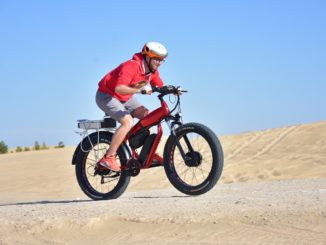 Fahrradfahrer im Sand