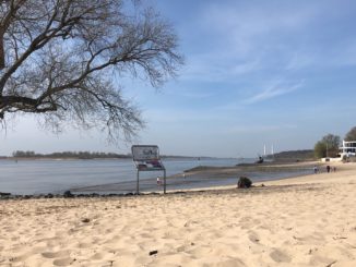 Der Strand an der Elbe, hier Blankenese