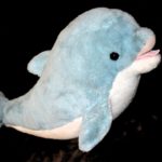 Plüschdelfin