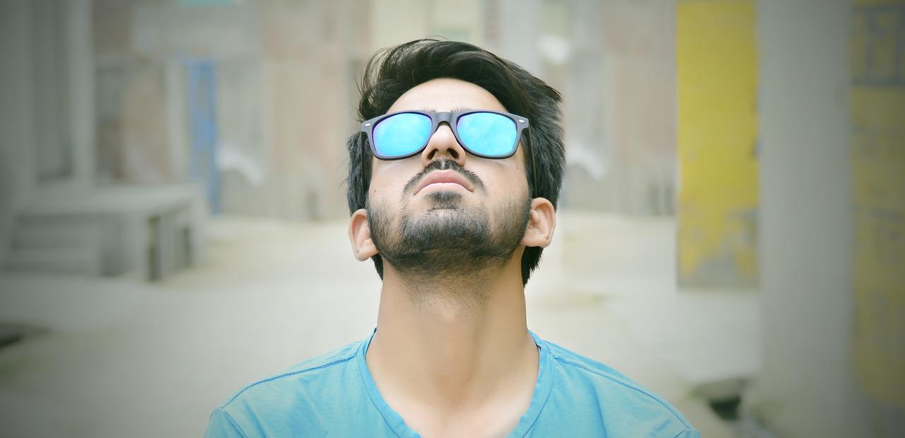 portrait-2194457_1280 | Mann mit Brille