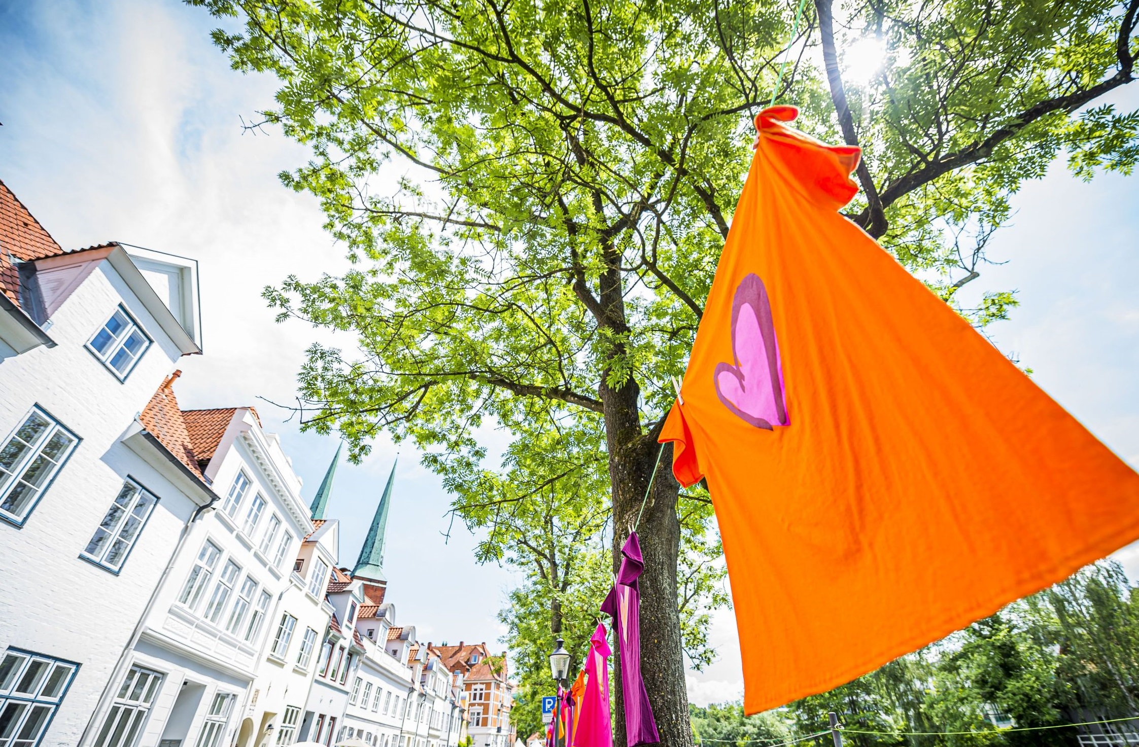 Bilanz: Rundum gelungenes HanseKulturFestival 2022 in Lübeck | Wäscheleinendekoration im Malerwinkel