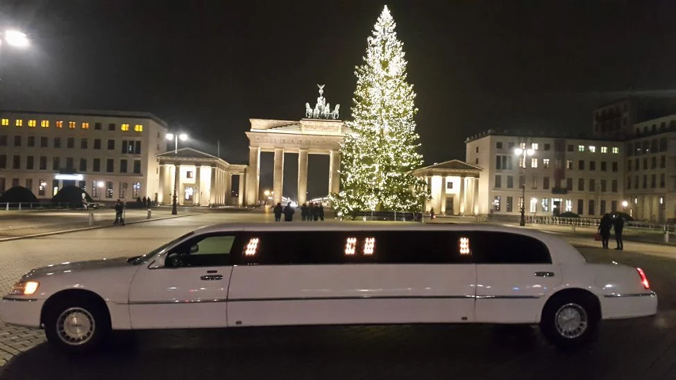 Strechlimousine vor dem Brandenburger Tor