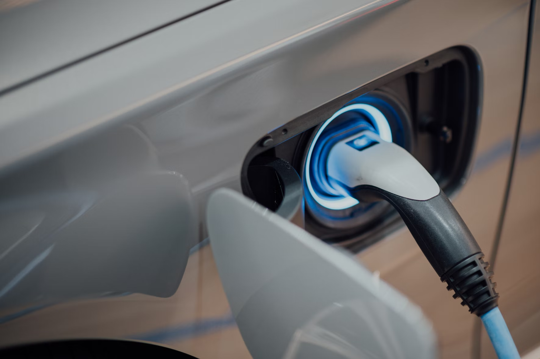 Elektroauto beim Laden | Elektroauto beim Laden