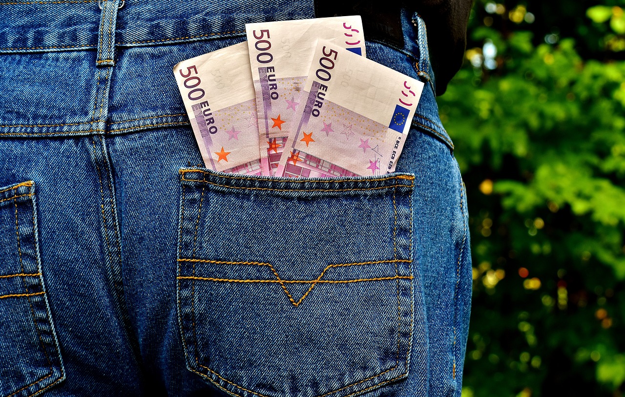Geldscheine in der Hosentasche money-2519066_1280 | Geldscheine in der Hosentasche