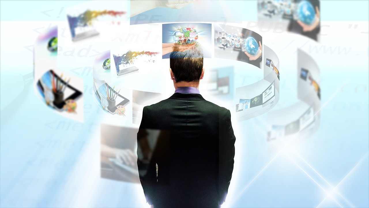 Mann vor vielen Websites-2776600_1280 | Mann vor vielen Websites