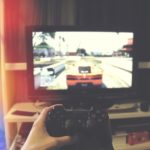 Gamer vor dem Bildschirm