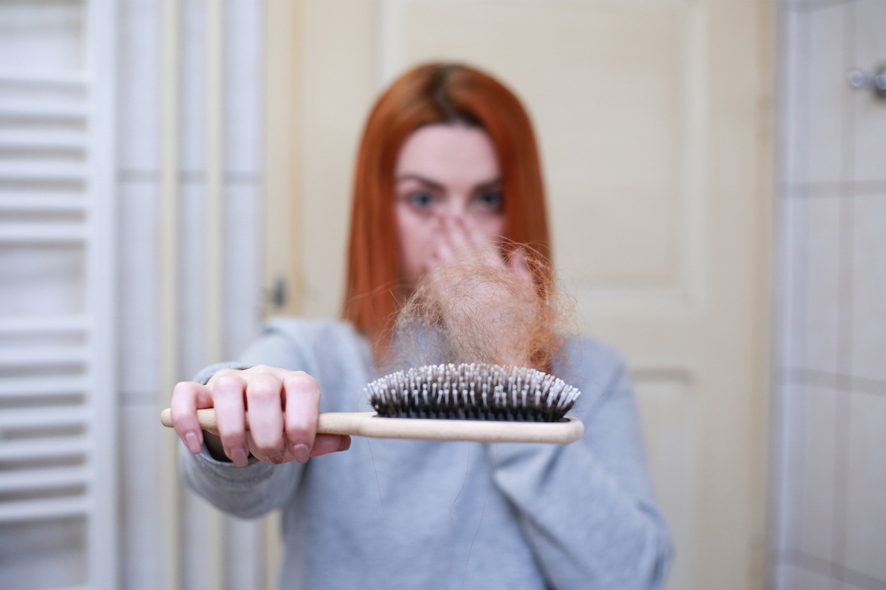 Auch Frauen sind betroffen - Haarverlust gibt es nicht nur bei Männern