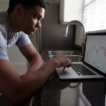 Durch die Anpassung der Basiswährung im Forex-Rechner können Sie Ihre Handelsplanung und -verwaltung effizienter gestalten