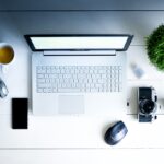 Als „ergonomisch“ gilt ein Arbeitsumfeld – vereinfacht ausgedrückt – dann, wenn sich die Arbeitsmittel und die Einrichtung an den Körper des Nutzers anpassen lassen.