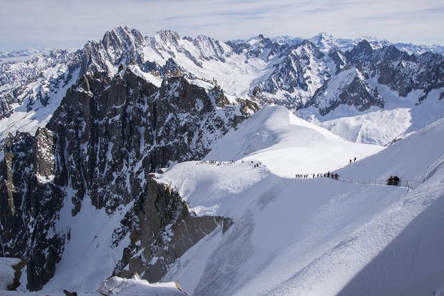 Ski in den verschneiten Alpen | Ski in den verschneiten Alpen