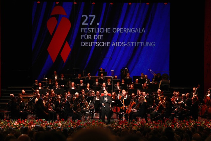 27. Festliche Operngala für die Deutsche AIDS-Stiftung | Kai Wegner at the 27th Opera Gala (AIDS Gala) at Deutsche Oper Berlin on November 04, 2023 in Berlin, Germany. (Photo by Sebastian Reuter/Getty Images for Deutsche AIDS-Stiftung)