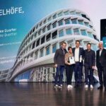 Team Caspar und Friedrich Traub von DC Developments nehmen den Preis Iconic Award für die Sedelhöfe 2023 entgegen
