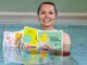Mit dem Kartenset "Spaß im Wasser" spielerisch schwimmen lernen. (© Simone Kessler)