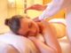 Frau im Massagesalon