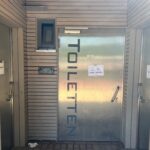 Defekte Toiletten in Scharbeutz, tagelang - und ohne Infos zum Ausweichen