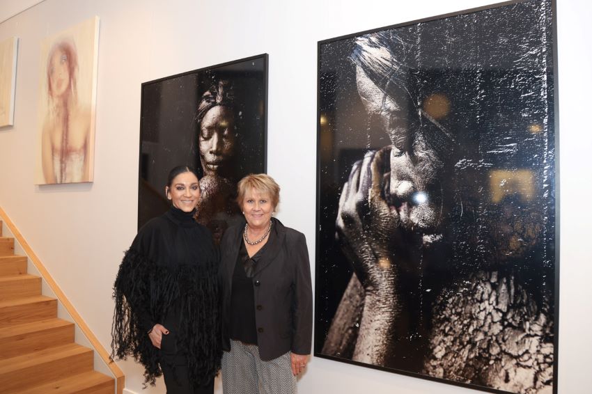 Künstlerin Afsaneh Nagy ,it der Galeristin Livia Lisboa | Künstlerin Afsaneh Nagy ,it der Galeristin Livia Lisboa