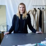 Frau Lahr-Thiele im Atelier