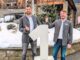 Das beste Familienhotel Europas liegt in Gosau im oberösterreichischen Salzkammergut. Geschäftsführer Florian Mayer (links) und Hoteldirektor Gerrit-Hendrik Bauer freuen sich über den Erhalt der Auszeichnung