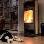 Hund-vor-Ofen_COmachtKO-13x18 | hamburg040 Hund vor Kaminofen