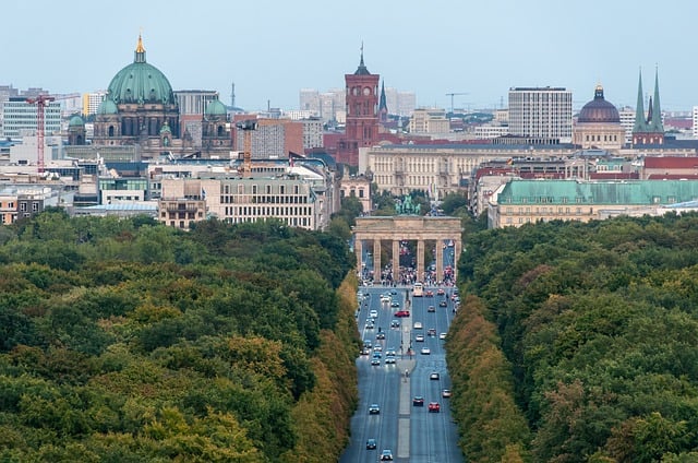 Berlin Brandenburger Tor und Rotes Rathaus | Berlin Brandenburger Tor und Rotes Rathaus