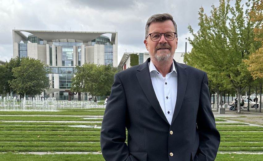 Frank Rudolph Porträt Bundeskanzleramt 02 | Frank Rudolph Porträt Bundeskanzleramt