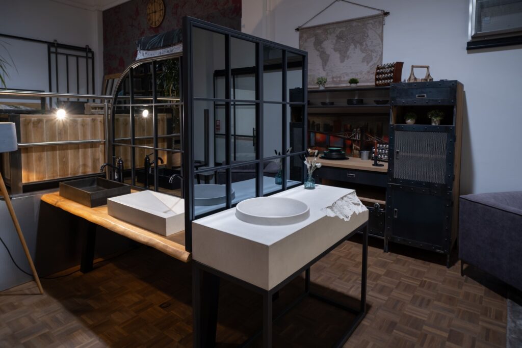 showroom Loftmarkt | Insgesamt ist Loftmarkt eine erstklassige Adresse für alle, die auf der Suche nach hochwertigen Lofttüren, -elementen und Möbeln im industriellen Look sind.