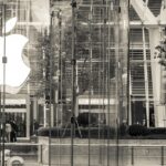Apple-Logo an Glasfront