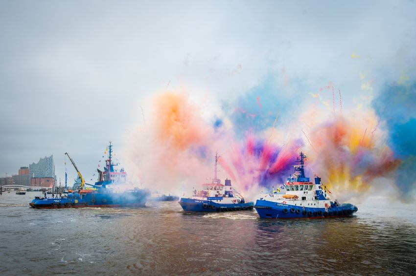 Schiffe in Aktion hautnah zum 835. Hafengeburtstag Hamburg erleben