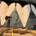 Dachreinigung beim Vordach aus Glas