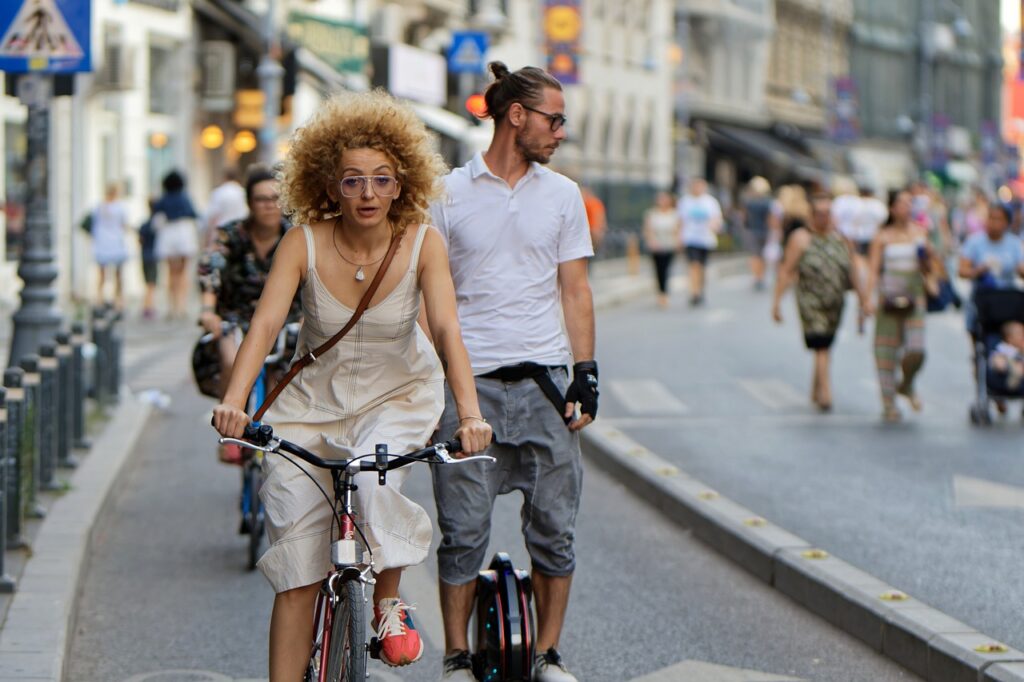 Fahrradstraßen in erster Linie für die Bedürfnisse der Fahrradfahrer ausgelegt. 