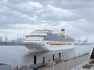 Costa Favolosa im Hamburger Hafen
