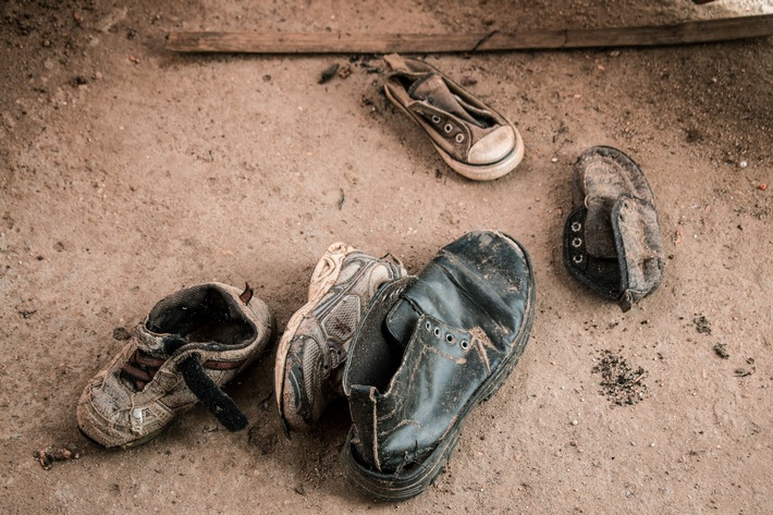 Sudan Kinder vergewaltigt und zum Kauf angeboten | Im sudanesischen Bürgerkrieg eskaliert nach Angaben der SOS-Kinderdörfer die sexuelle Gewalt gegen Kinder.