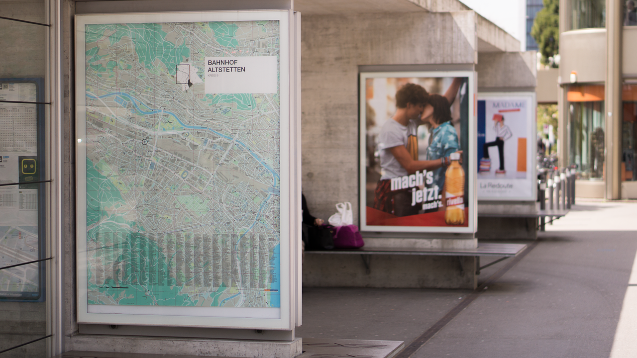 Aussenwerbung Plakatwerbung advertisement | In einer lebendigen Stadt wie Hamburg ist Plakatwerbung ein unverzichtbares Instrument im Marketing-Mix, das Unternehmen für sich nutzen können.