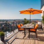 Balkon mit Sonnenschirmen