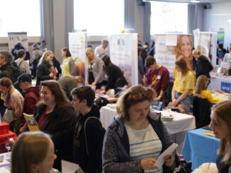 Besucher auf der Messe JuBi