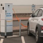 E-Fahrzeug an der Ladestation