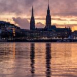 Hamburg Binnenalster bei Nacht mit Skyline
