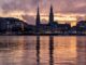 Hamburg Binnenalster bei Nacht mit Skyline