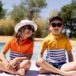 Kinder mit Floatee-T-Shirt