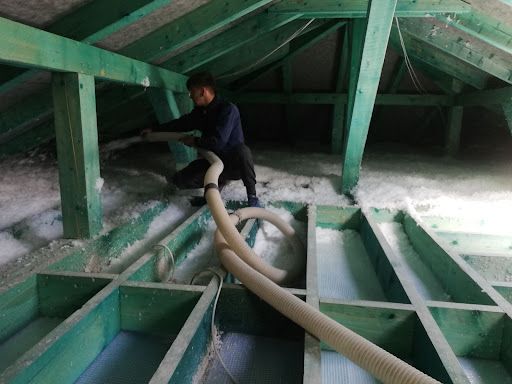 Einblasdämmung Hausbau energetische Sanierung auch im Dachbereich | Energetische Sanierung