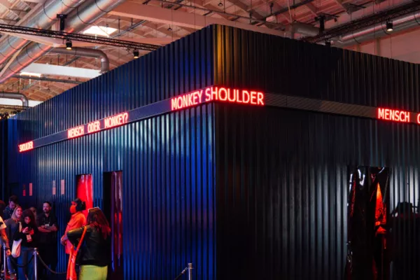 XXL-Laufschift der Daylite GmbH auf der OMR 2024 in Hamburg (© zwzw.agency)