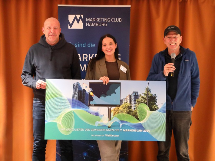 7 MarkenSlam MUVN gewinnt den diesjährigen Startup-Wettbewerb des Marketing Clubs Hamburg | Katharina Kreutzer (Gründerin Muvn Mobility UG) und Peter Brawand (Vorstand Marketing Club Hamburg)