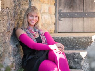 Tina Schwarz ist seit 2018 Lipödem-Coach und hilft als zertifizierte Ernährungsberaterin sowie Jumping- und Health-Trainerin Frauen im Umgang mit ihrem Lipödem.